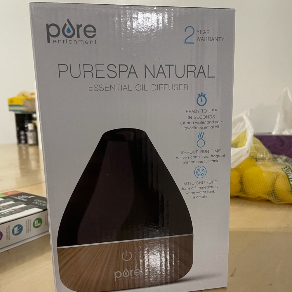 Essential Oil Diffuser w/ 6 kinds of essential oil